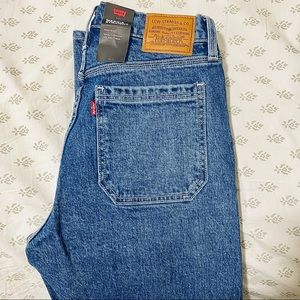 LEVI’S Wedgie Straight Denim Jeans - New with Tags 🏷